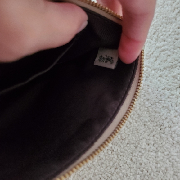 Coach Signature Corner Zip Wristlet in Light Khaki/Chalk